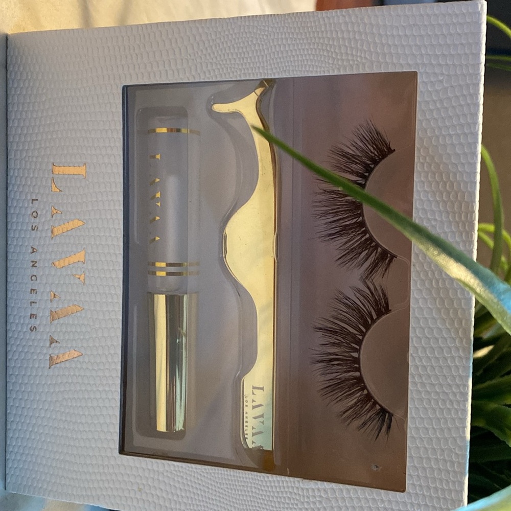 Lash Set - Picture 3 of 4